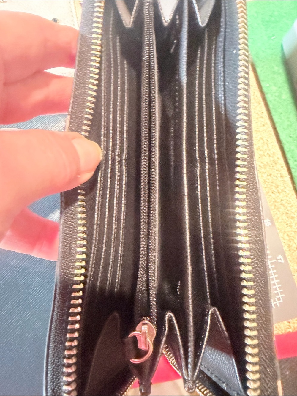 Kate Spade bundle. Three wallets all New and one card holder. Excellent buy - Picture 5 of 11
